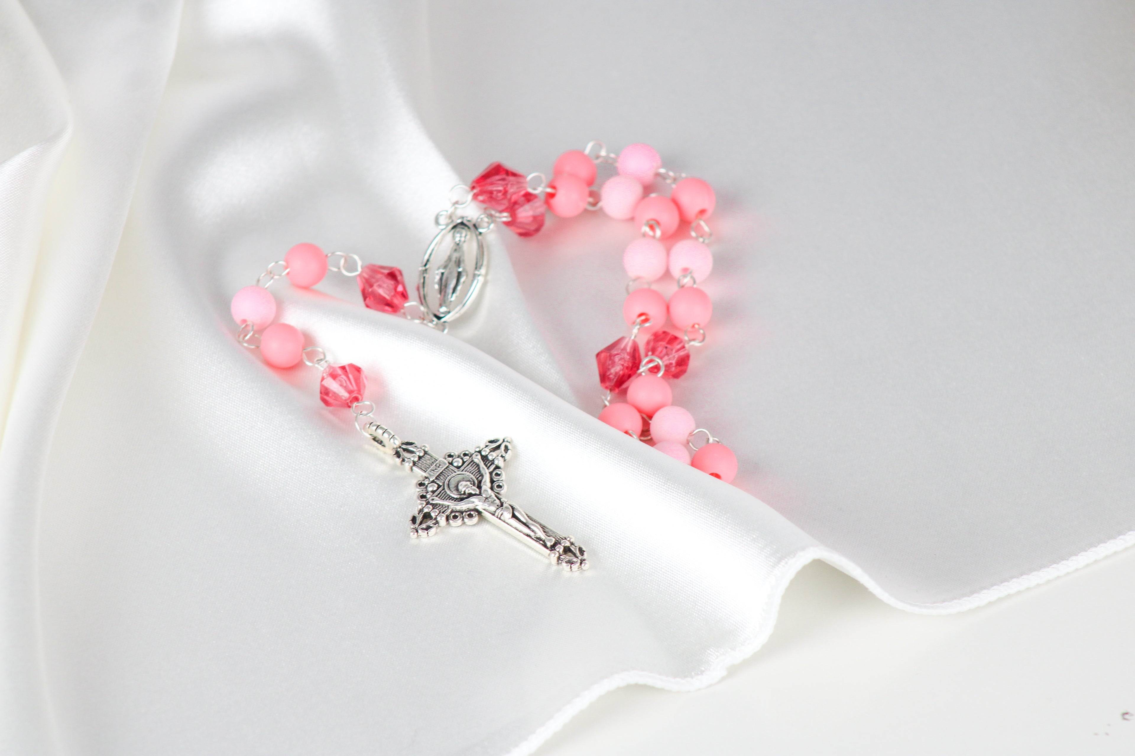 Auto Rosenkranz- Dunkel Pink Rosa / Silber